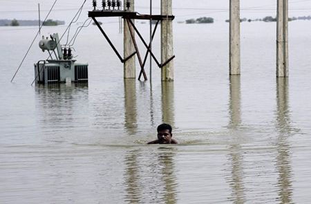 Dân châu Á khốn khổ vì lũ lụt - 4