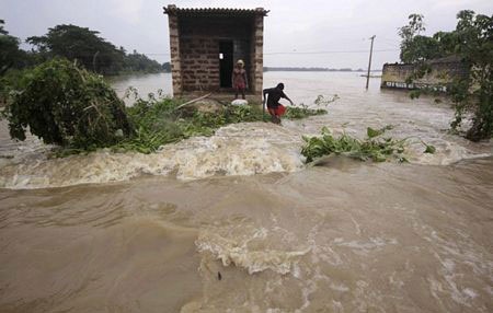 Dân châu Á khốn khổ vì lũ lụt - 5