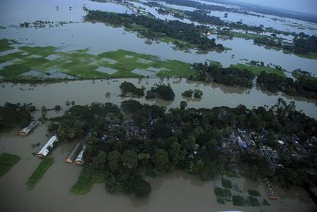 Dân châu Á khốn khổ vì lũ lụt - 6