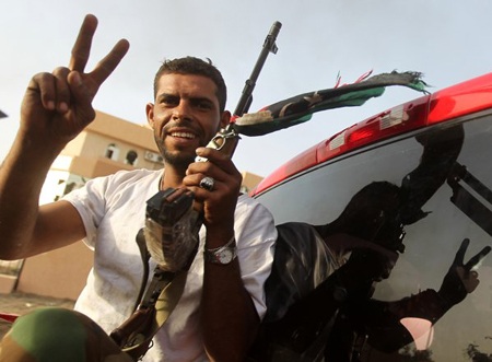 Quê hương của Gadhafi “sắp thất thủ” - 1