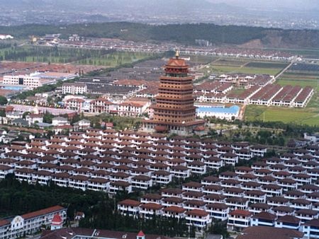 “Bản sao” các công trình nổi tiếng thế giới tại ngôi làng siêu giàu - 2