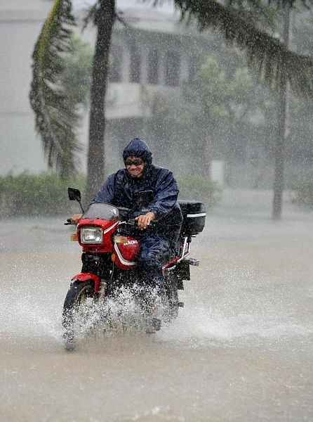 Hình ảnh bão Nesat đổ bộ vào Trung Quốc - 14 Hình ảnh bão Nesat đổ bộ vào Trung Quốc - 14