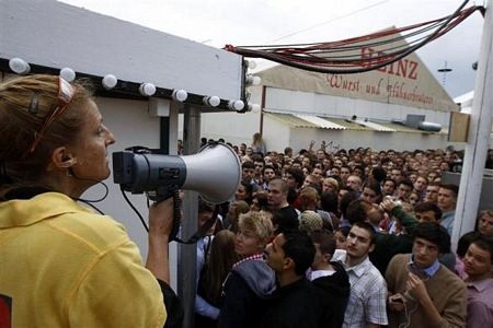 Tưng bừng lễ hội bia lớn nhất thế giới - 1