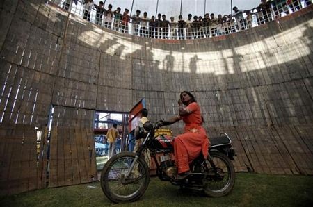 Những màn trình diễn ly kỳ dưới “Giếng Tử thần” - 8