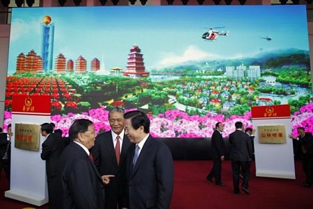 Làng giàu nhất Trung Quốc khánh thành khách sạn chọc trời - 14