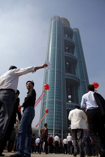 Làng giàu nhất Trung Quốc khánh thành khách sạn chọc trời - 2