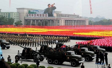 Triều Tiên diễu binh rầm rộ mừng Quốc khánh - 2