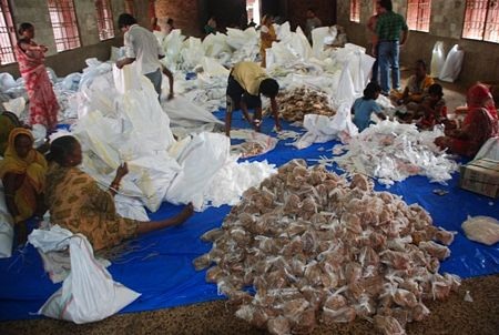 Dân châu Á khốn khổ vì lũ lụt - 8