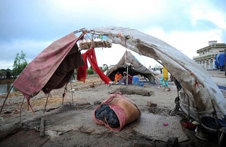 Dân châu Á khốn khổ vì lũ lụt - 19