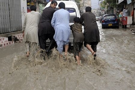 Dân châu Á khốn khổ vì lũ lụt - 20