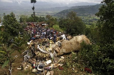 19 người chết trong tai nạn máy bay tại Nepal - 6