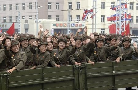 Triều Tiên diễu binh rầm rộ mừng Quốc khánh - 5