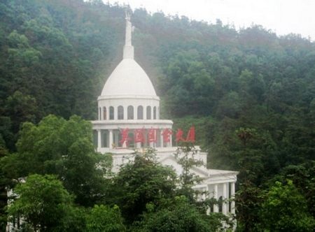 “Bản sao” các công trình nổi tiếng thế giới tại ngôi làng siêu giàu - 12