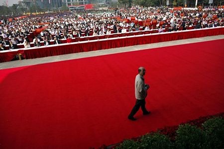 Làng giàu nhất Trung Quốc khánh thành khách sạn chọc trời - 17