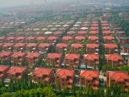 “Bản sao” các công trình nổi tiếng thế giới tại ngôi làng siêu giàu - 3