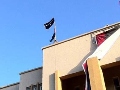Phát hiện cờ al-Qaeda tung bay trên nóc toà án ở Libya - 1 Phát hiện cờ al-Qaeda tung bay trên nóc toà án ở Libya - 1