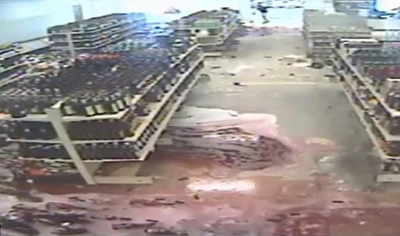 Vụ tai nạn hi hữu tại siêu thị rượu - 1 Vụ tai nạn hi hữu tại siêu thị rượu - 1