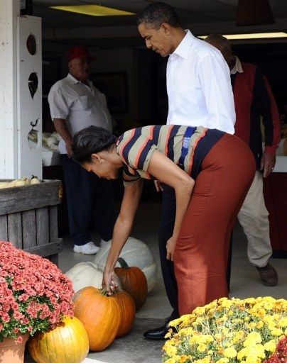 Vợ chồng Tổng thống Obama đi mua bí ngô - 3 Vợ chồng Tổng thống Obama đi mua bí ngô - 3