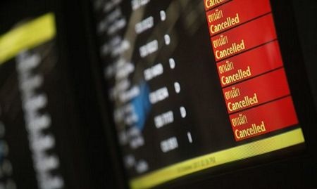 Máy bay “chôn chân” giữa sân bay Don Muang - 9