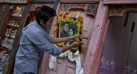 Nguyên thủ quốc gia trẻ nhất thế giới cưới thường dân - 17