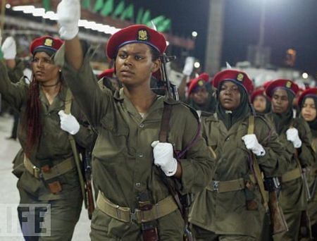 Đội vệ sĩ đồng trinh của Đại tá Gadhafi - 1