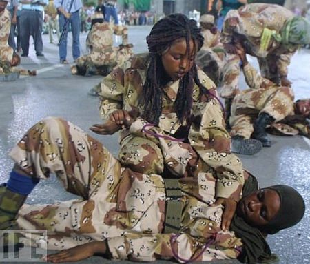 Đội vệ sĩ đồng trinh của Đại tá Gadhafi - 7