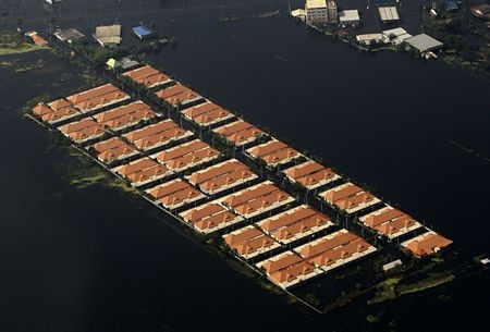 Máy bay “chôn chân” giữa sân bay Don Muang - 16