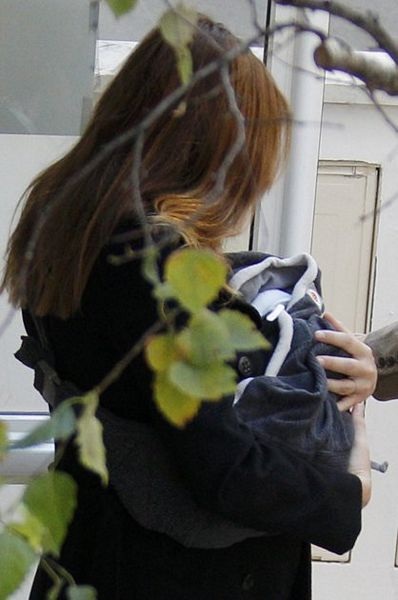 Công chúa điện Elysee lần đầu xuất hiện trước công chúng - 1