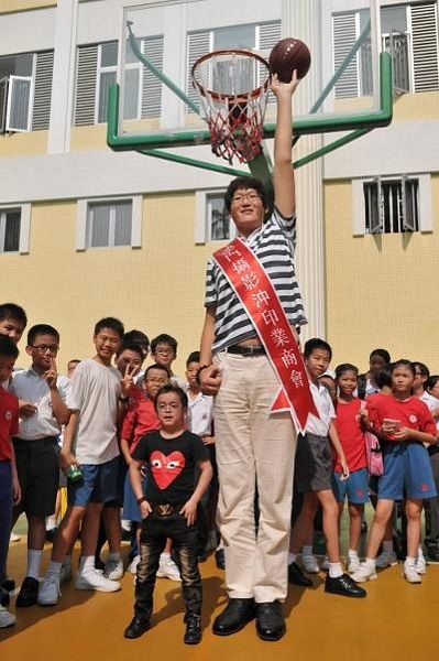 Người khổng lồ và chàng tí hon - 2 Người khổng lồ và chàng tí hon - 2