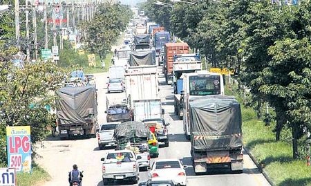 Hàng nghìn người chạy khỏi Bangkok - 1 Hàng nghìn người chạy khỏi Bangkok - 1