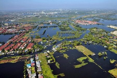 Giận dữ bùng phát tại Bangkok, người ngoại thành phá đê - 3 Giận dữ bùng phát tại Bangkok, người ngoại thành phá đê - 3