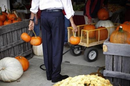Vợ chồng Tổng thống Obama đi mua bí ngô - 4 Vợ chồng Tổng thống Obama đi mua bí ngô - 4