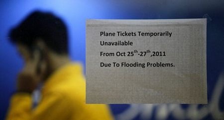 Máy bay “chôn chân” giữa sân bay Don Muang - 10