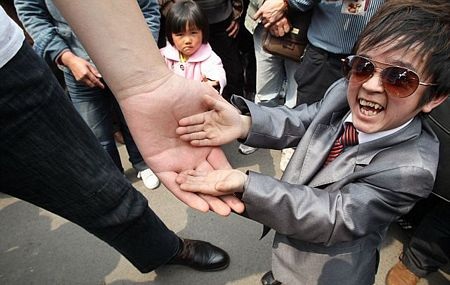 Người khổng lồ và chàng tí hon - 6 Người khổng lồ và chàng tí hon - 6