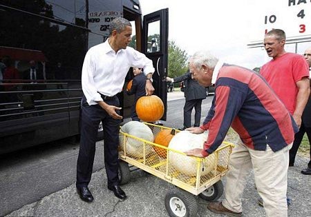 Vợ chồng Tổng thống Obama đi mua bí ngô - 13 Vợ chồng Tổng thống Obama đi mua bí ngô - 13