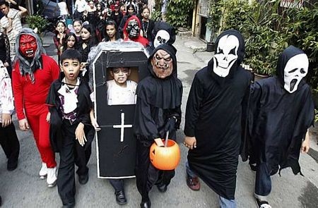 Tưng bừng lễ hội Halloween khắp thế giới  - 14