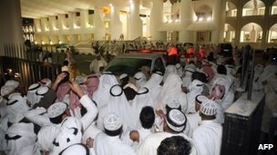 Người biểu tình chiếm quốc hội, đòi thủ tướng từ chức - 1