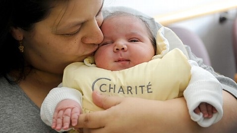 Em bé nặng 6kg chào đời bằng phương pháp đẻ thường - 1 Em bé nặng 6kg chào đời bằng phương pháp đẻ thường - 1