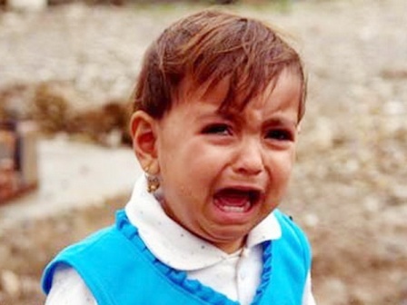 Kỳ lạ... cô bé 7 tuổi khóc ra những viên đá - 1 Kỳ lạ... cô bé 7 tuổi khóc ra những viên đá - 1