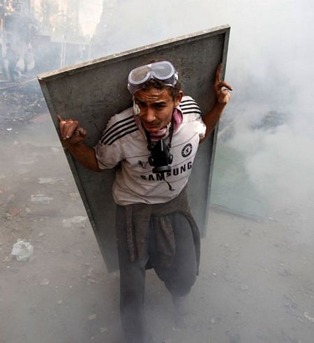 1001 kiểu che chắn của người biểu tình Ai Cập  - 15