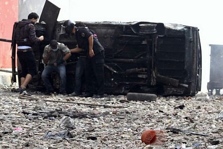 1001 kiểu che chắn của người biểu tình Ai Cập  - 19