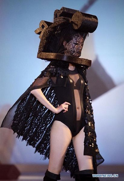 Những kiểu tóc quái dị trên sàn diễn Seoul - 5