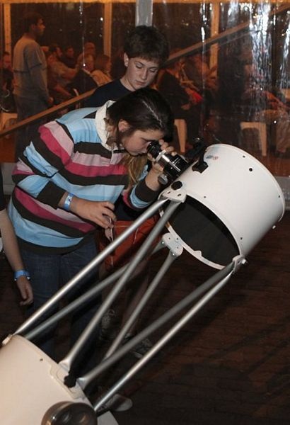 Thế giới chiêm ngưỡng hiện tượng “gấu ăn trăng” - 19 Thế giới chiêm ngưỡng hiện tượng “gấu ăn trăng” - 19