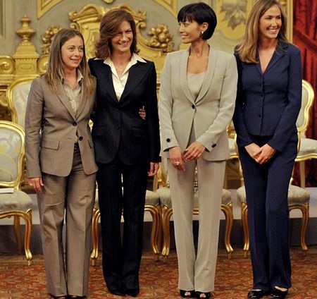 Sự nghiệp thăng trầm của Thủ tướng Silvio Berlusconi - 13