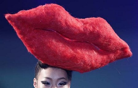 Những kiểu tóc quái dị trên sàn diễn Seoul - 6