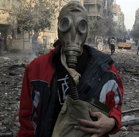 1001 kiểu che chắn của người biểu tình Ai Cập  - 7