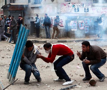 1001 kiểu che chắn của người biểu tình Ai Cập  - 16