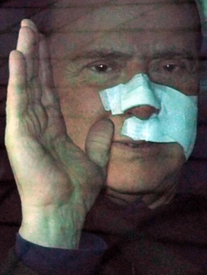 Sự nghiệp thăng trầm của Thủ tướng Silvio Berlusconi - 17