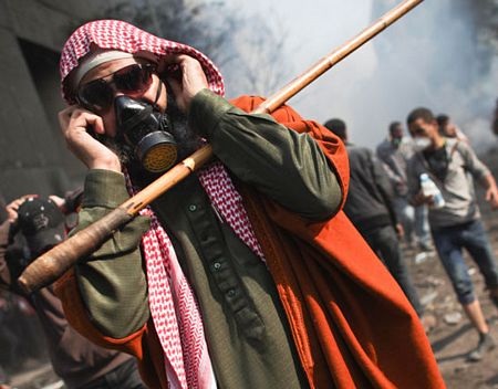 1001 kiểu che chắn của người biểu tình Ai Cập  - 4