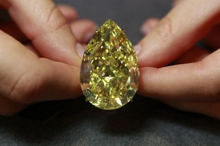 Viên kim cương “Giọt nắng” lập giá kỷ lục - 2 Viên kim cương “Giọt nắng” lập giá kỷ lục - 2